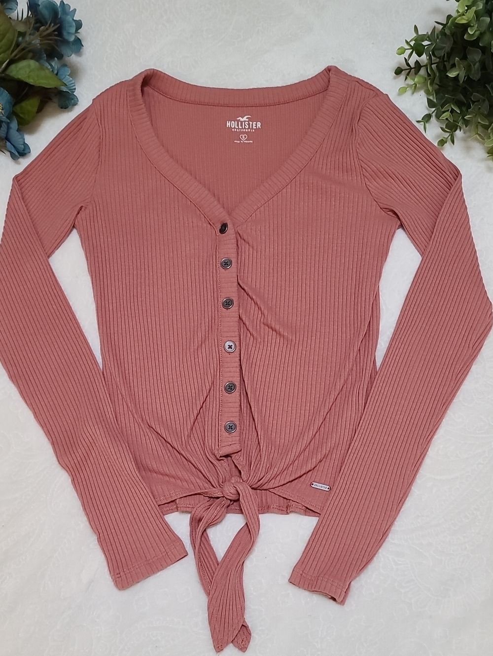 Hollister Ribbed Button-Front Tie-Hem Long Sleeve Top - Mauve
